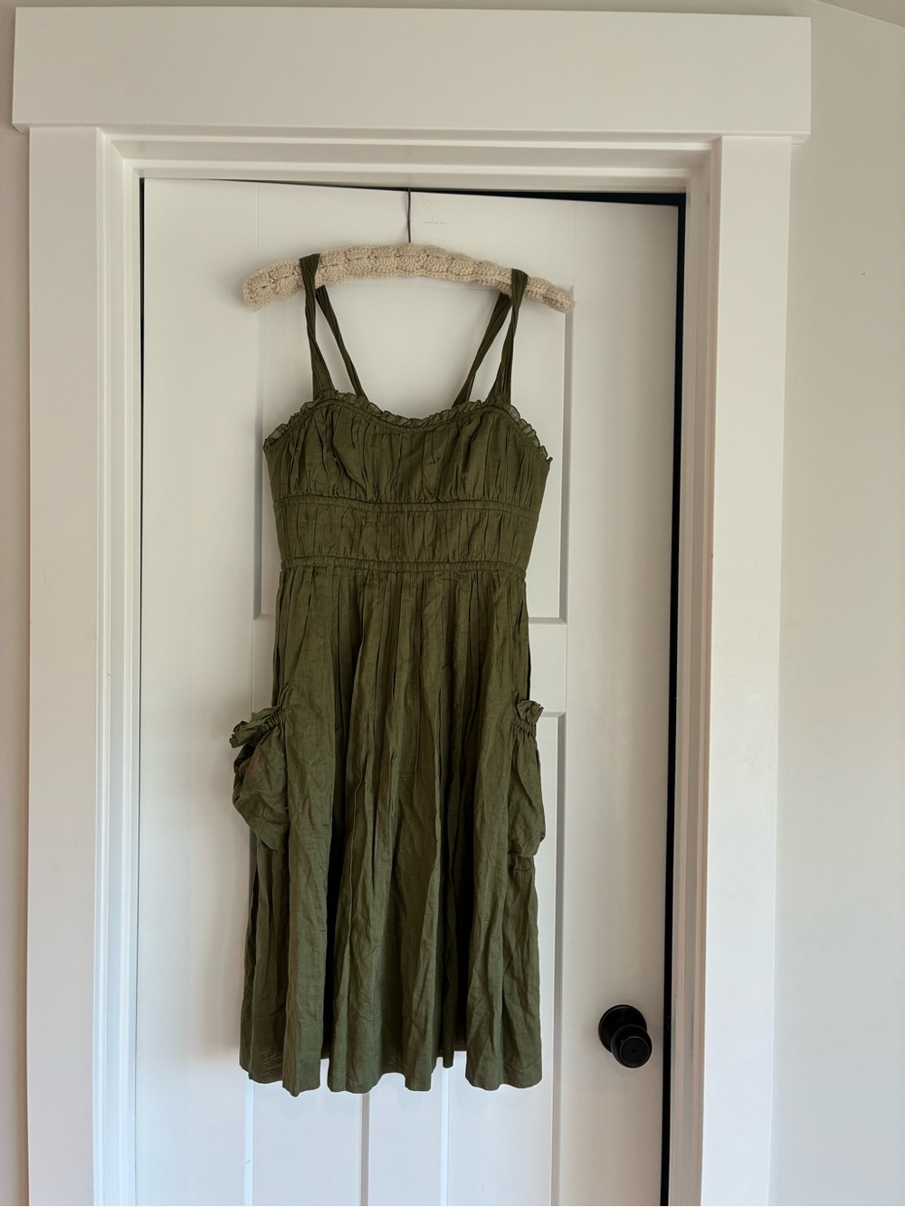 BCBG peasant Midi Dress green with straps and pockets sweetheart neck cotton Med